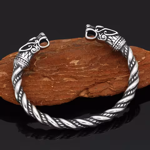 Vikingi käevõru hundi peaga – gootistiilis mudel mehele, inspireeritud sarjast Vikings