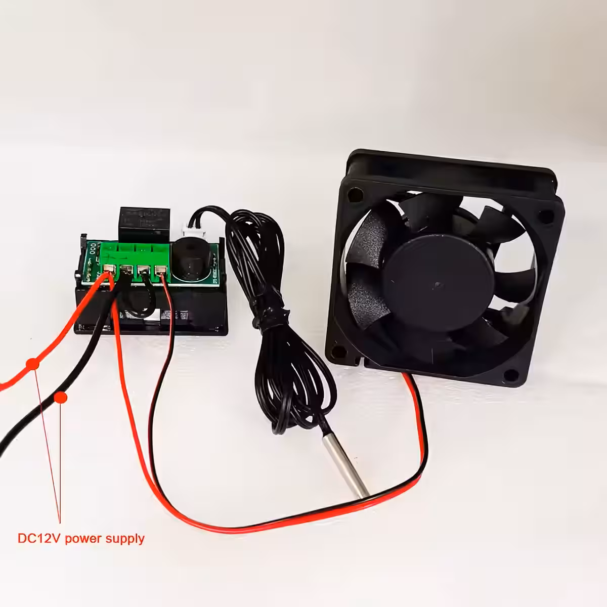 Näide ventilaatori ühendamisest termostaadiga temperatuuri juhtimiseks