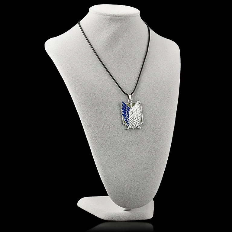 Hõbedane kaelakee Attack on Titan medaljoniga – ideaalne anime fännidele