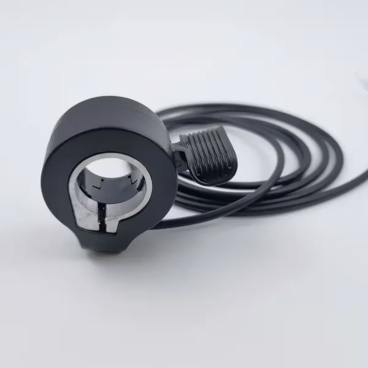 Ergonoomiline gaasikäepide täpseks juhtimiseks elektritõukerattal