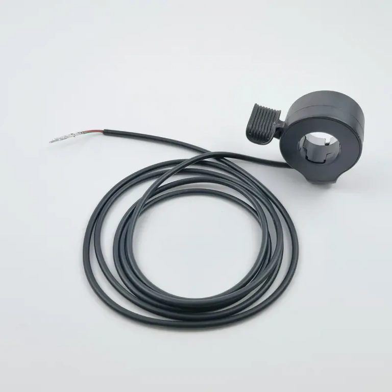 Universaalne ühendus elektrijalgratta gaasikangile Gaasikäepideme juhtmete detail: punane 5V, must GND, roheline signaal