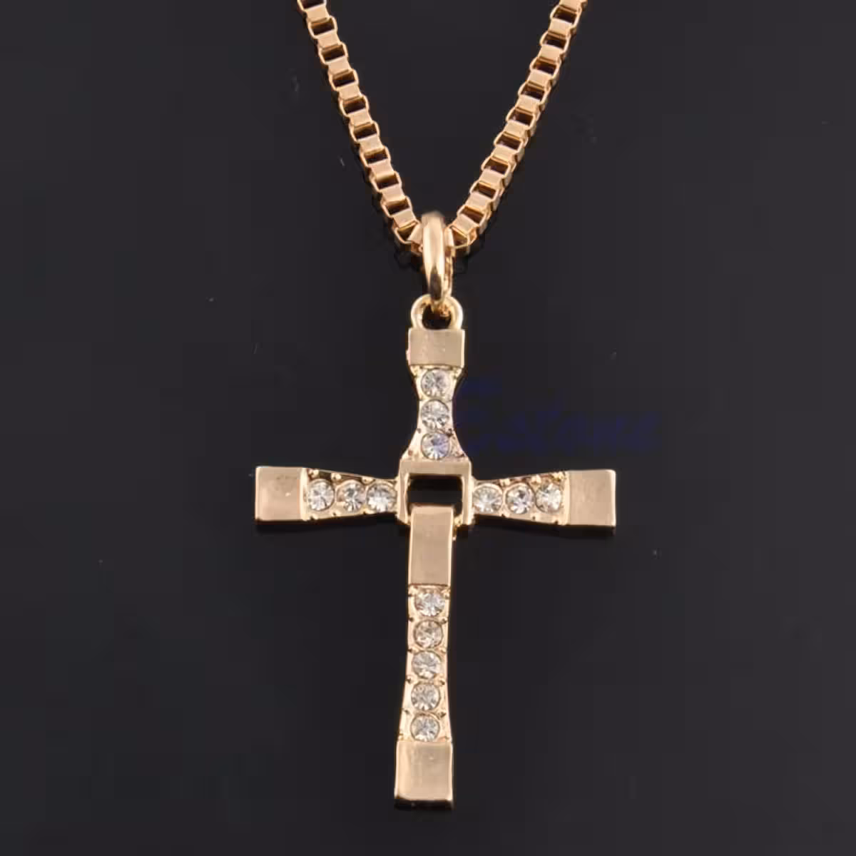 Kuldne kaelakee ristpandantii Fast and Furious filmist