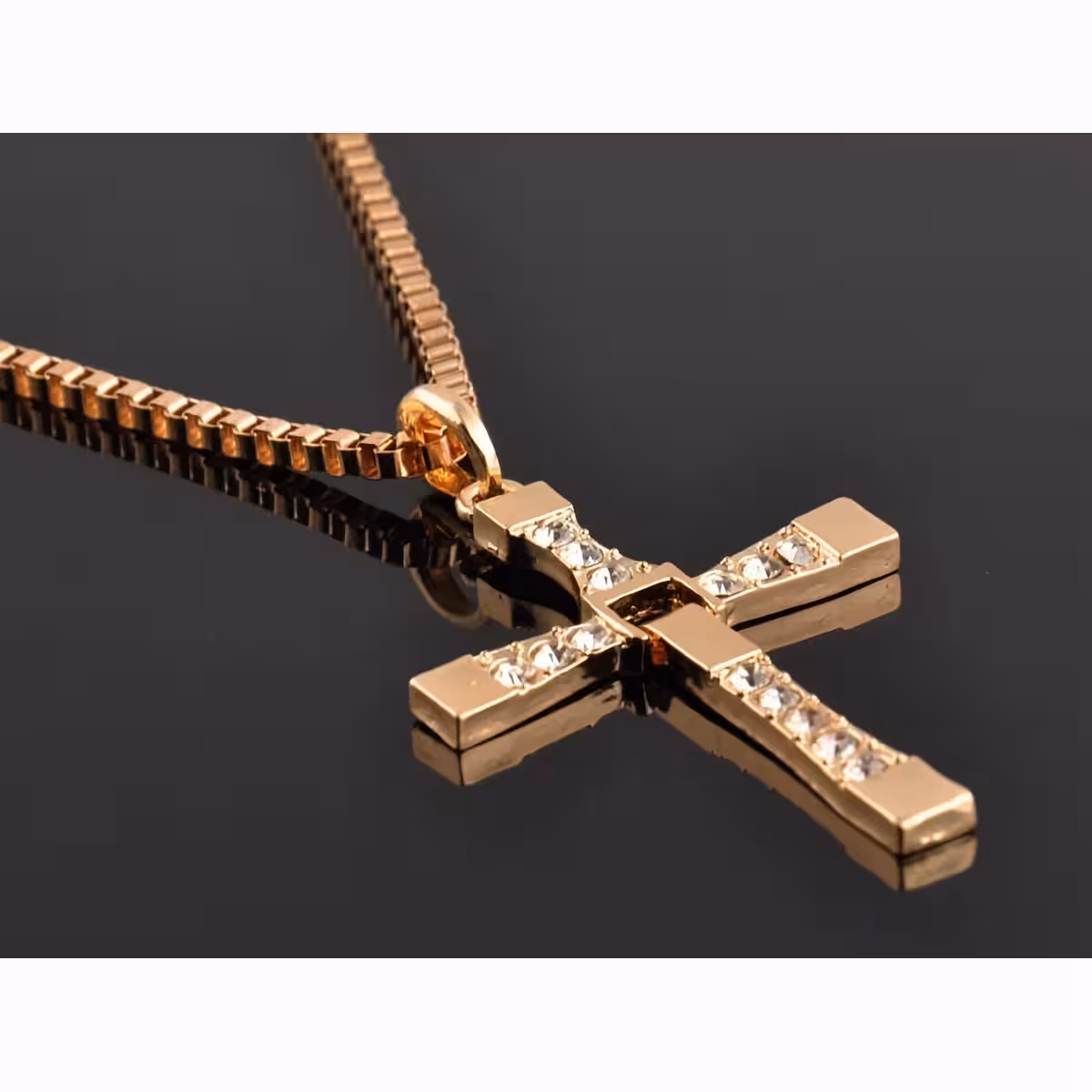 Kuldne ristpandantii Swarovski sünteetiliste kividega