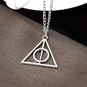Harry Potter kolmiku surmariistade (Deathly Hallows) hõbedane ripats – maagiline ehe