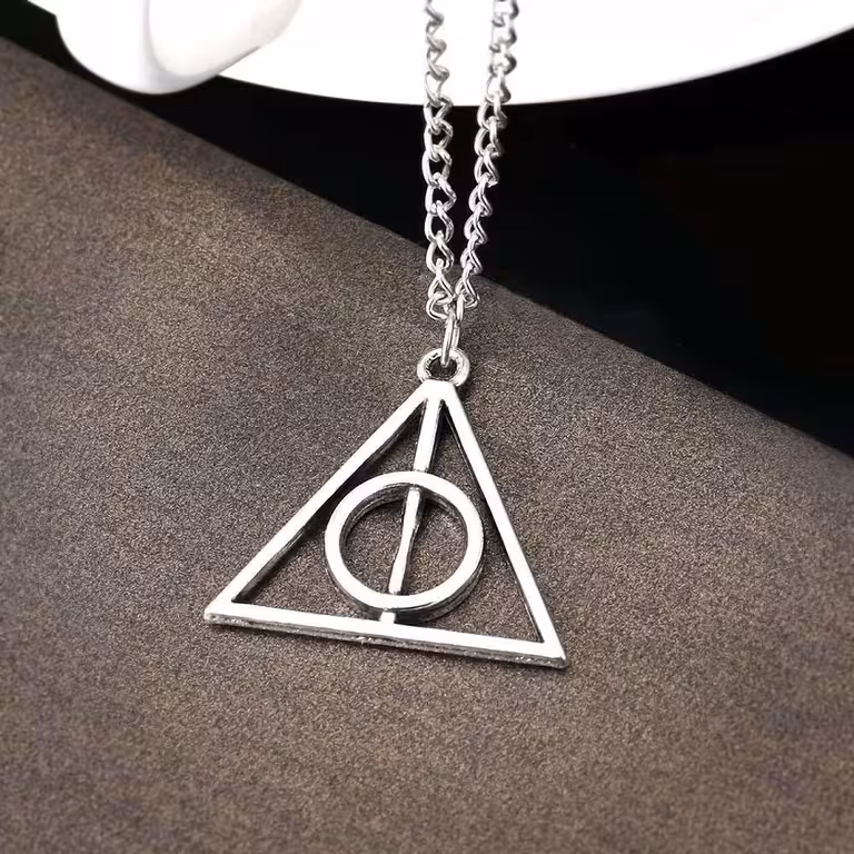 Harry Potter kolmiku surmariistade (Deathly Hallows) hõbedane ripats – maagiline ehe