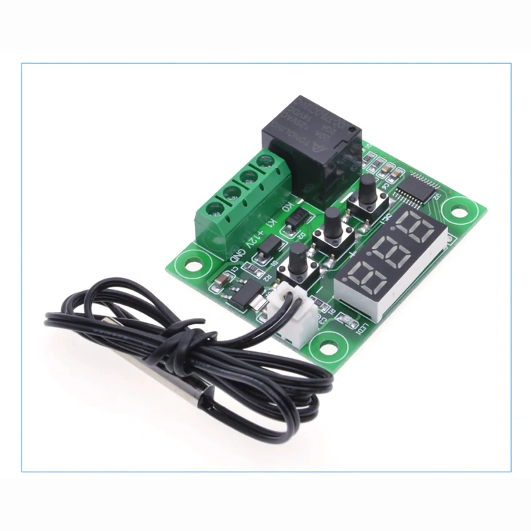 LED-ekraan ja temperatuurikontrolli nupud