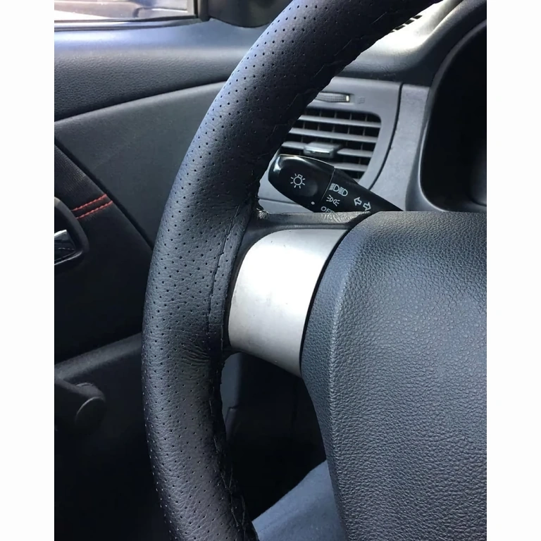 Premium perforatsiooniga roolikate paelaga Premium roolikate, perforatsiooniga nahk, spordistiilis