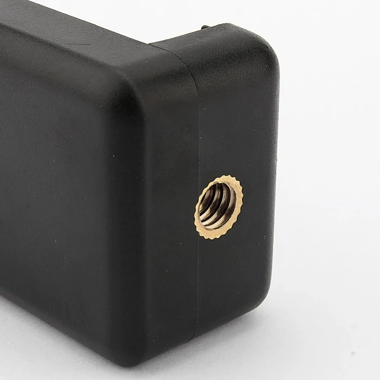 Adapter kõikidele nutitelefonidele statiivile paigaldamiseks