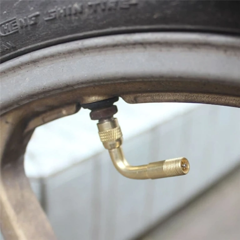 90° ventiili pikendus rõhu kontrolliks Nurkjuhtmega pikendus rataste lihtsaks pumpamiseks