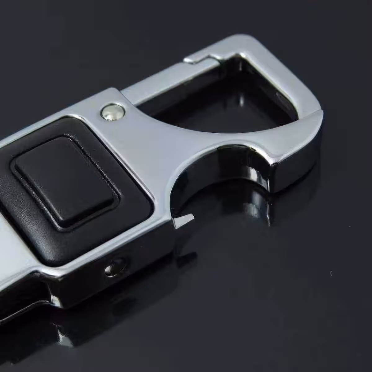 Kvaliteetsest nahast autoaksessuaar