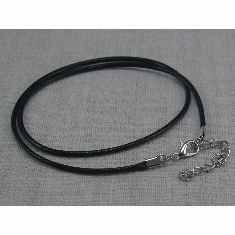 Roosa kristalliga ripats ja nahkpael – õrn ja kaitsev energia