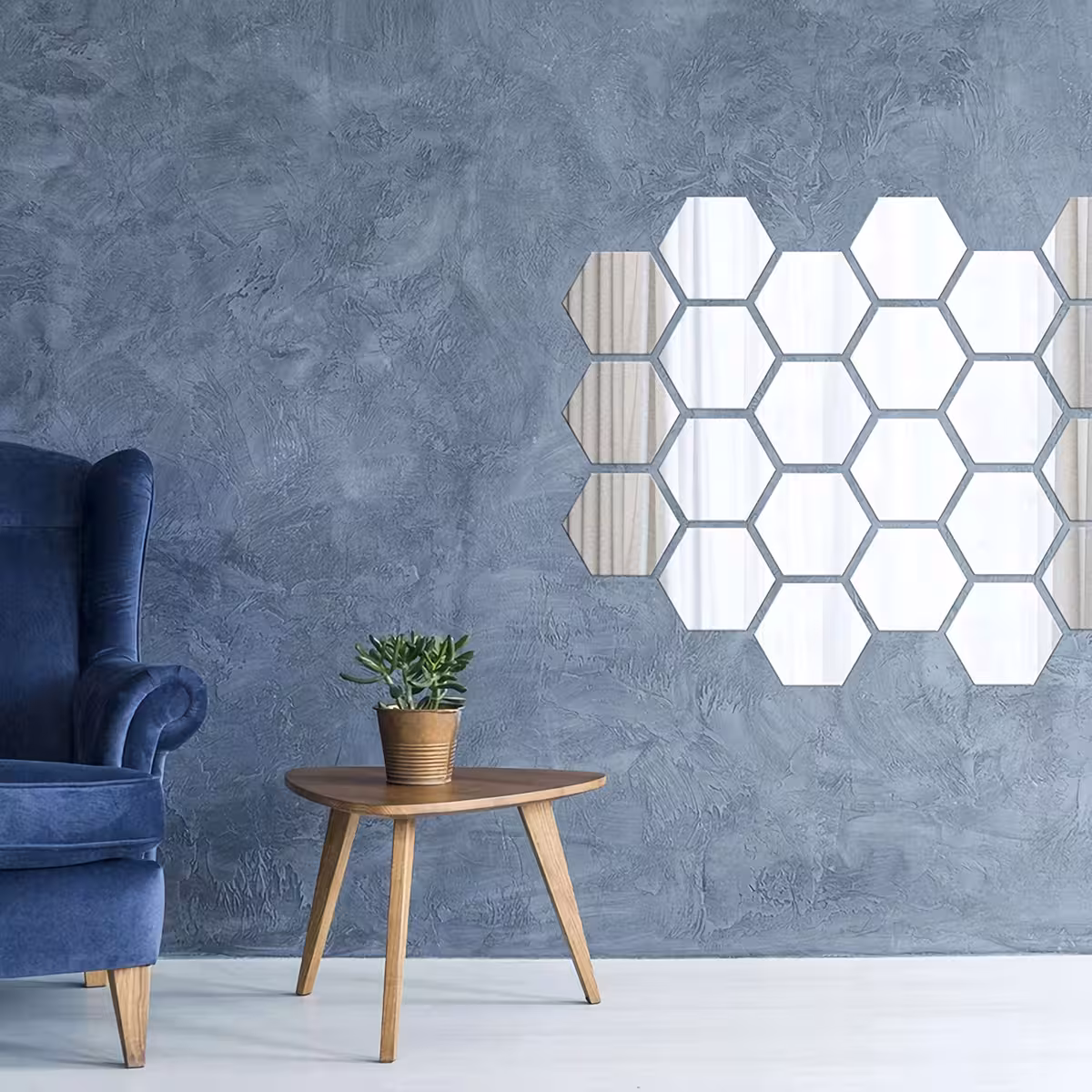 Kleebitavad hõbedased kuusnurkpeeglid seinadele