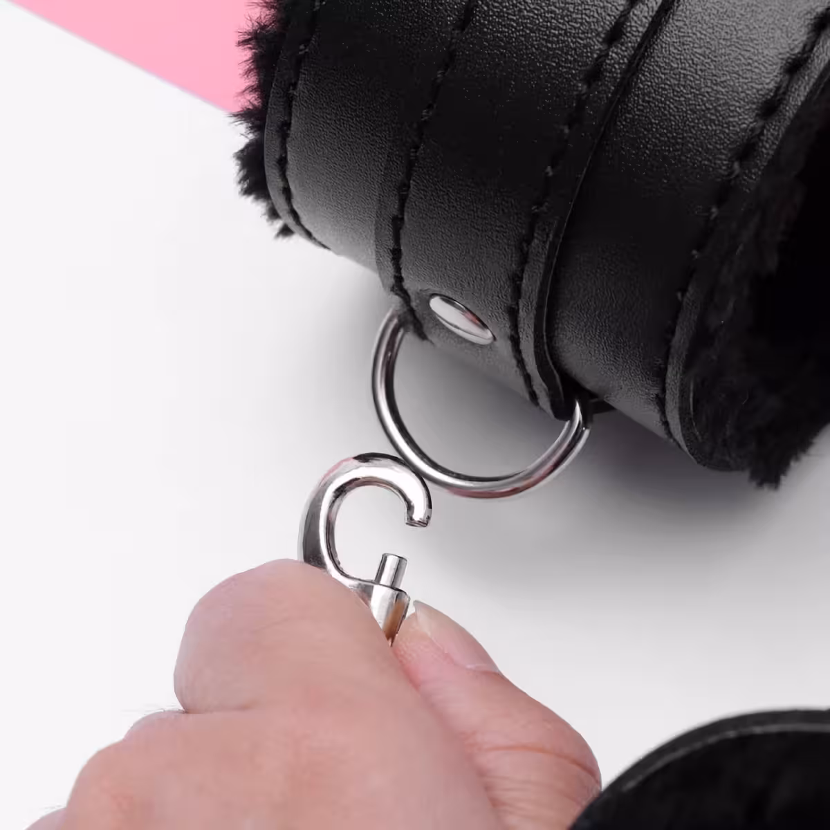 Osa erootikakomplektist domineerimise ja alistumise mängudeks