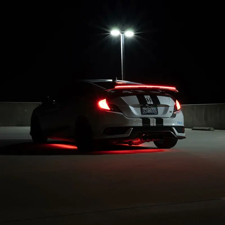 Pagasiruumi spoiler LED-lindiga piduritulega Piduritulega LED spoiler, paigaldatav pagasiruumile