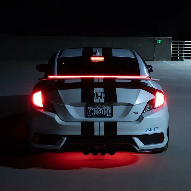 Pagasiruumi karbon spoiler LED-lindiga Pagasiruumi spoiler LED ribaga ja integreeritud piduritulega