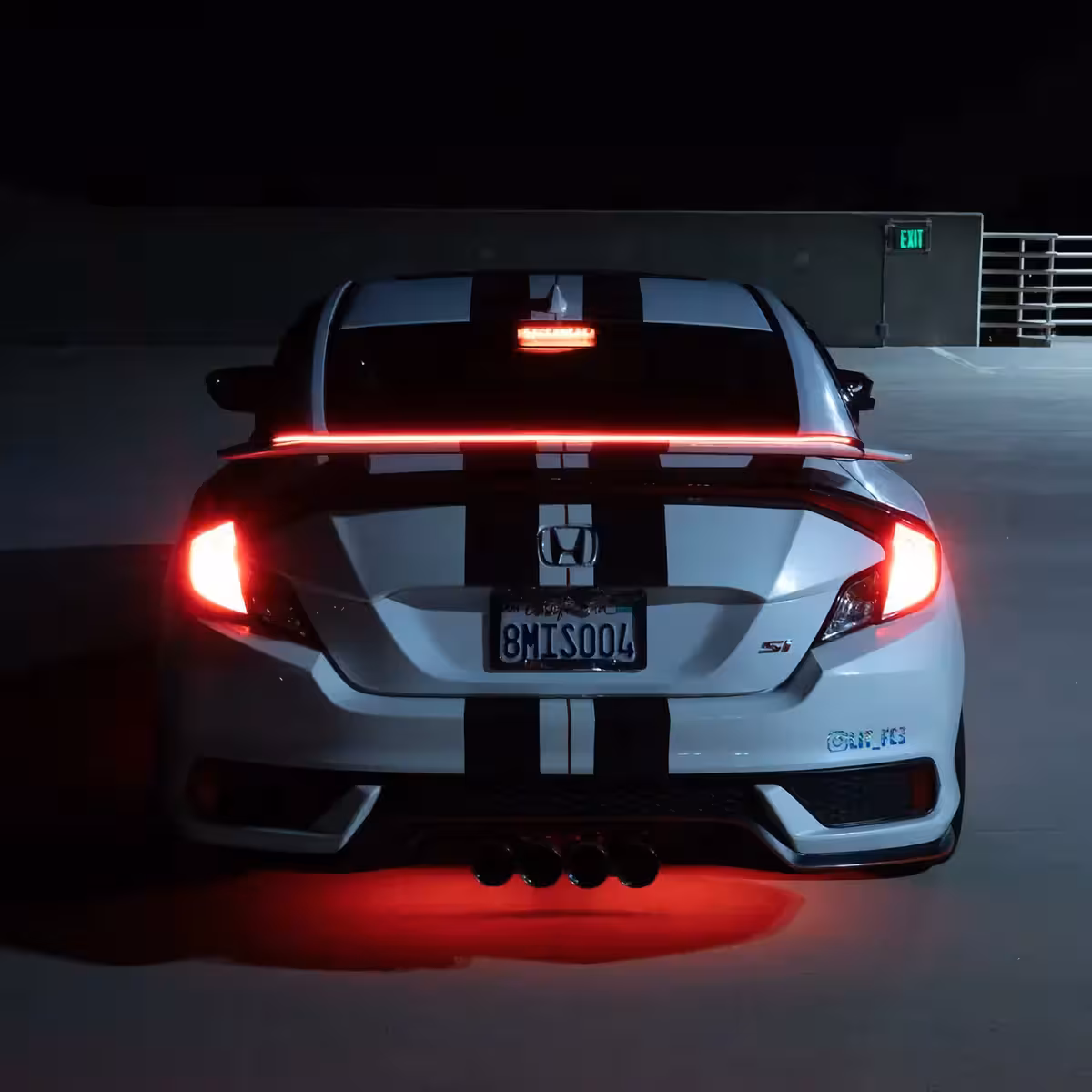 Pagasiruumi spoiler LED ribaga ja integreeritud piduritulega