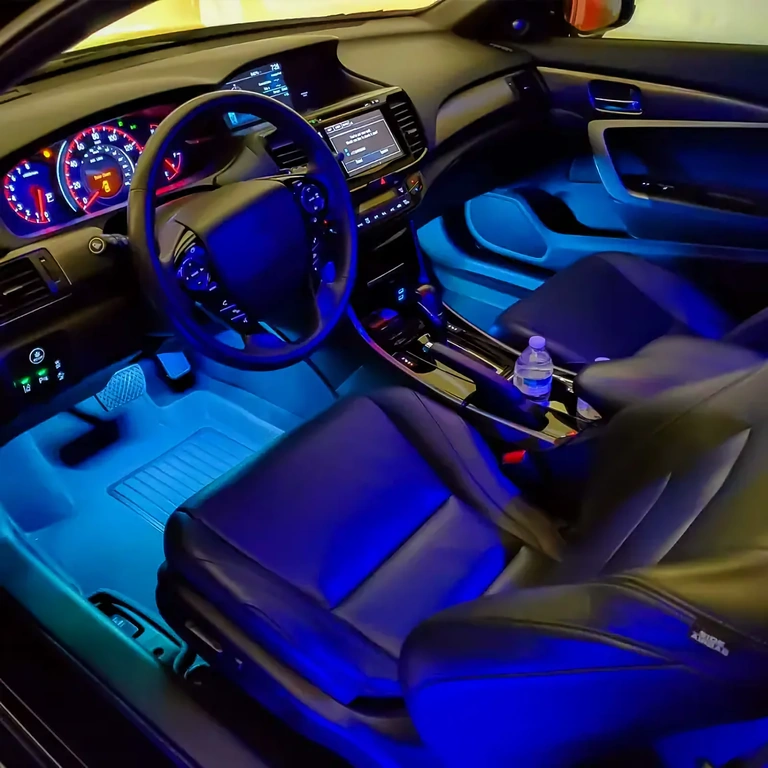 Painduv LED riba auto sisekujundusse