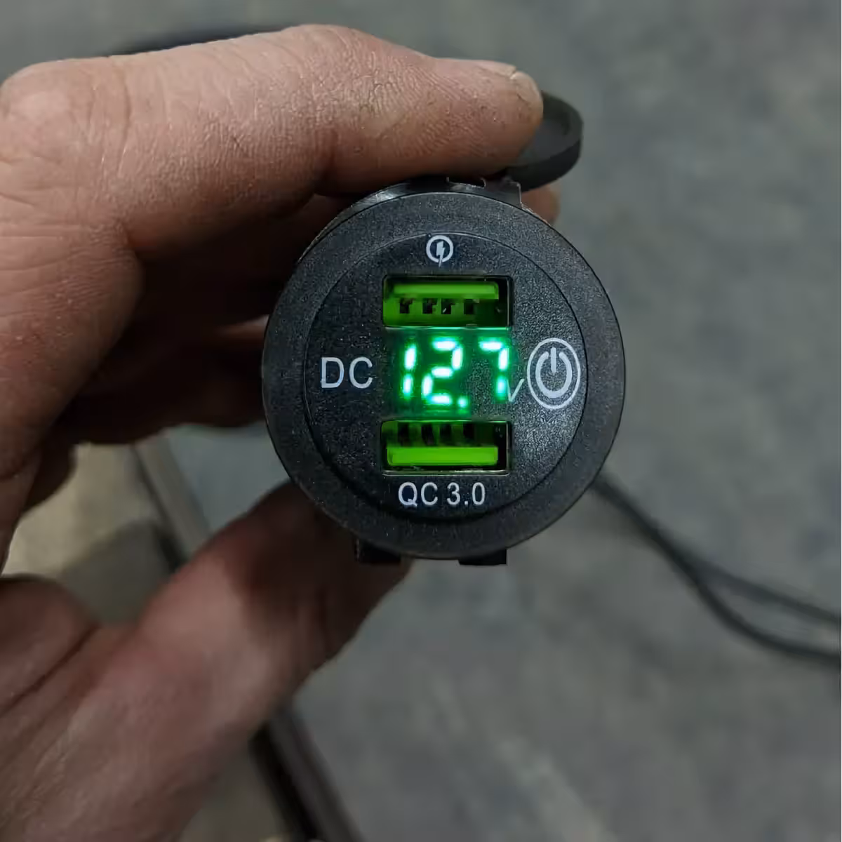 Kaks USB porti mootorratta ja jalgratta lenksule