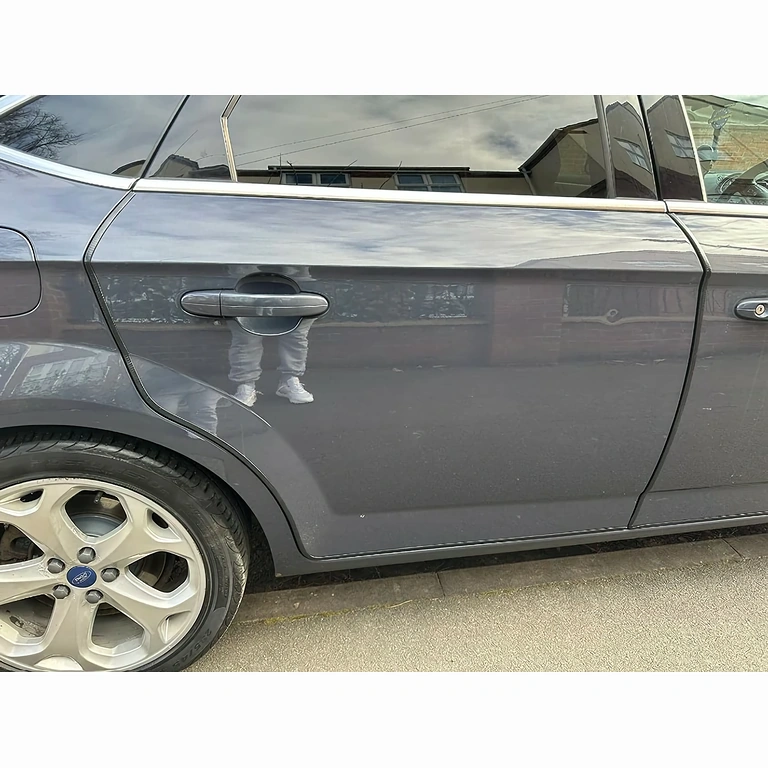 Painduv riba auto uste äärte kaitseks