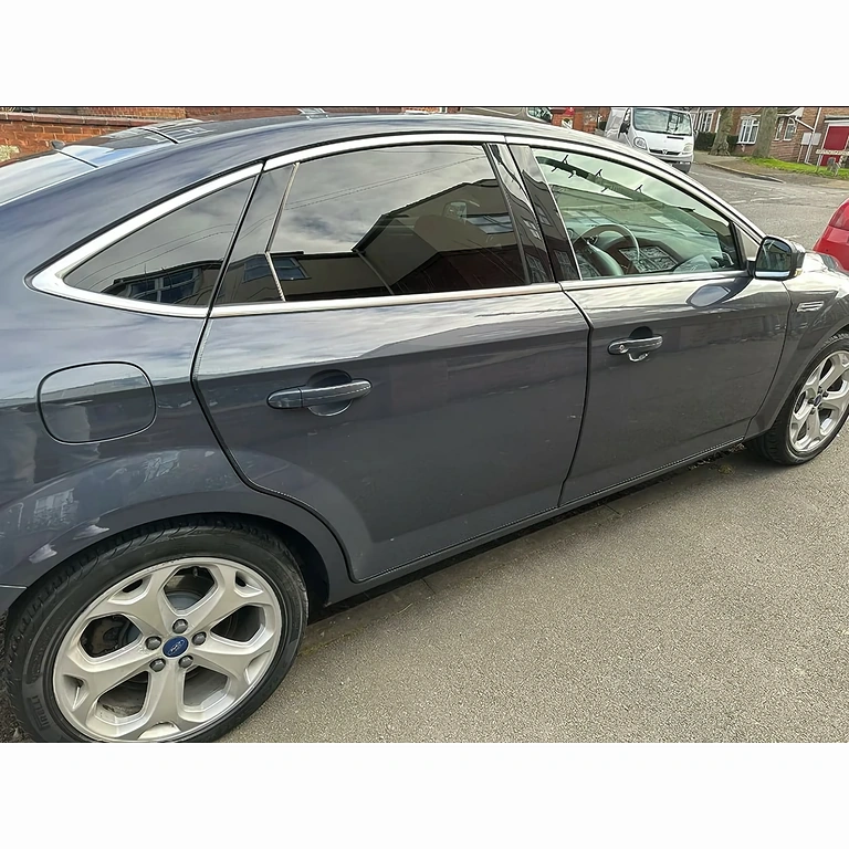 Kummiriba auto uste külgede kaitseks