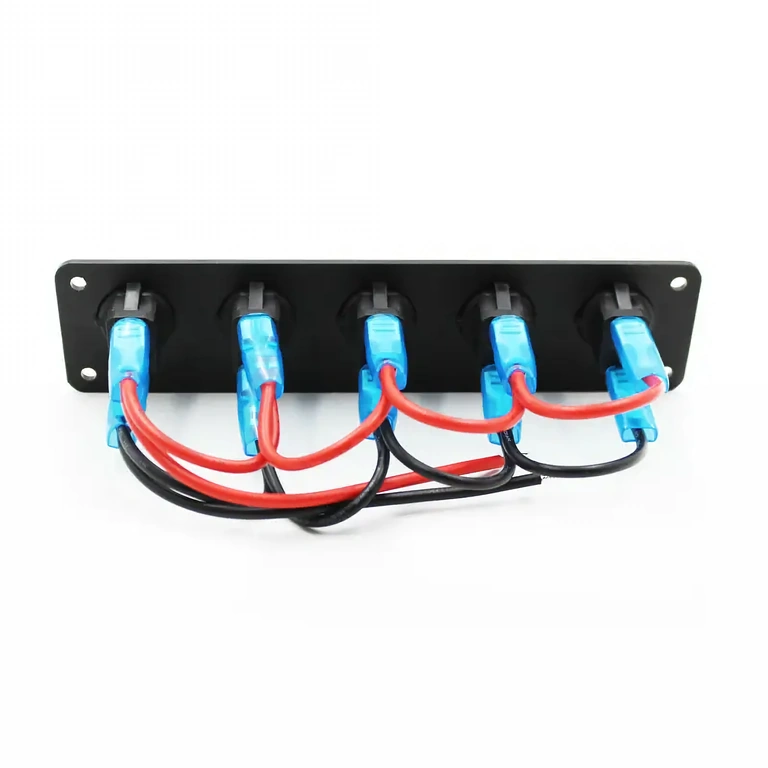 Elektrilised ühendused paneeli tagaküljel