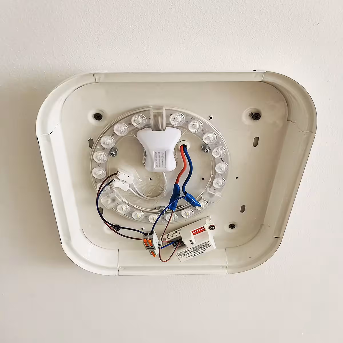 Paigaldus kõrgele laele, kuni 6 meetrit