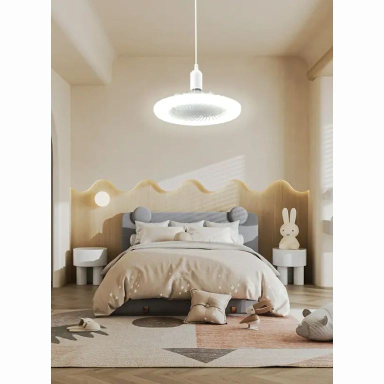 Reguleeritava valguse ja nutifunktsiooniga laeventilaator, paigaldatud ruumi