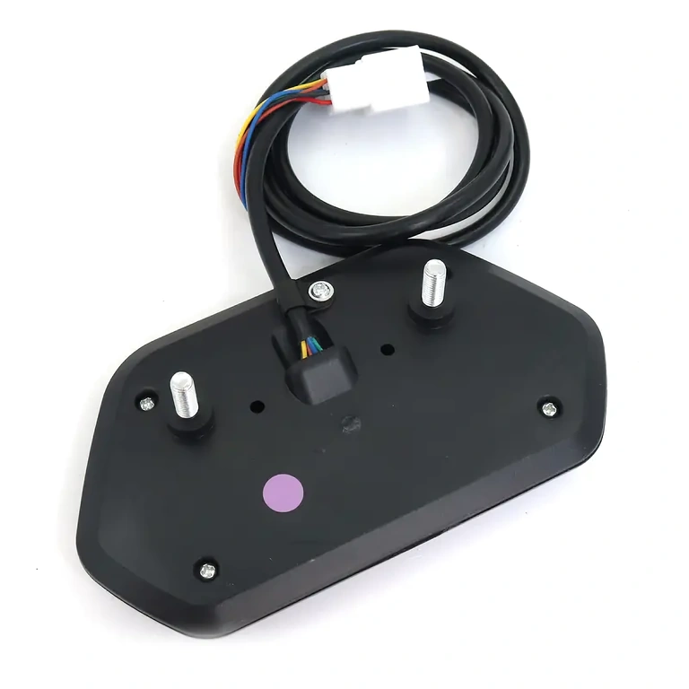 Selge ja loetav ekraan tõukeratta armatuuri jaoks