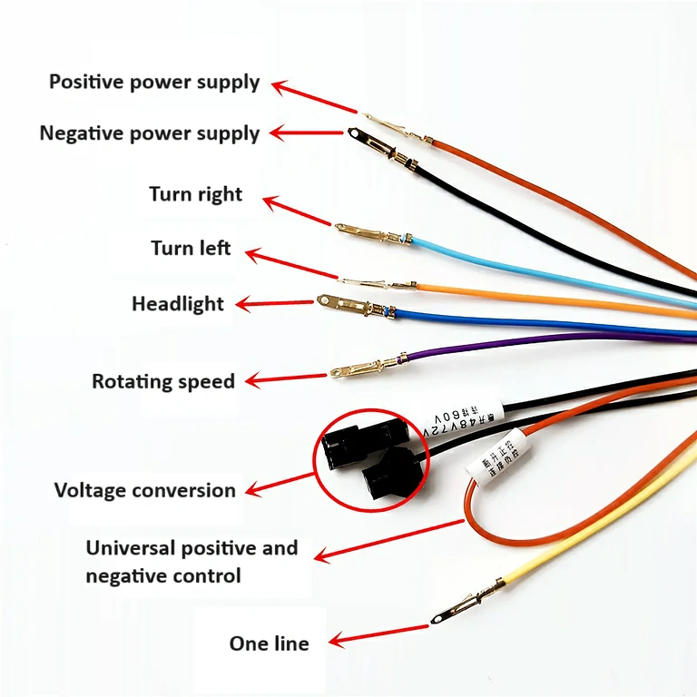 Pistikud ja juhtmed armatuuri paigaldamiseks tõukerattale