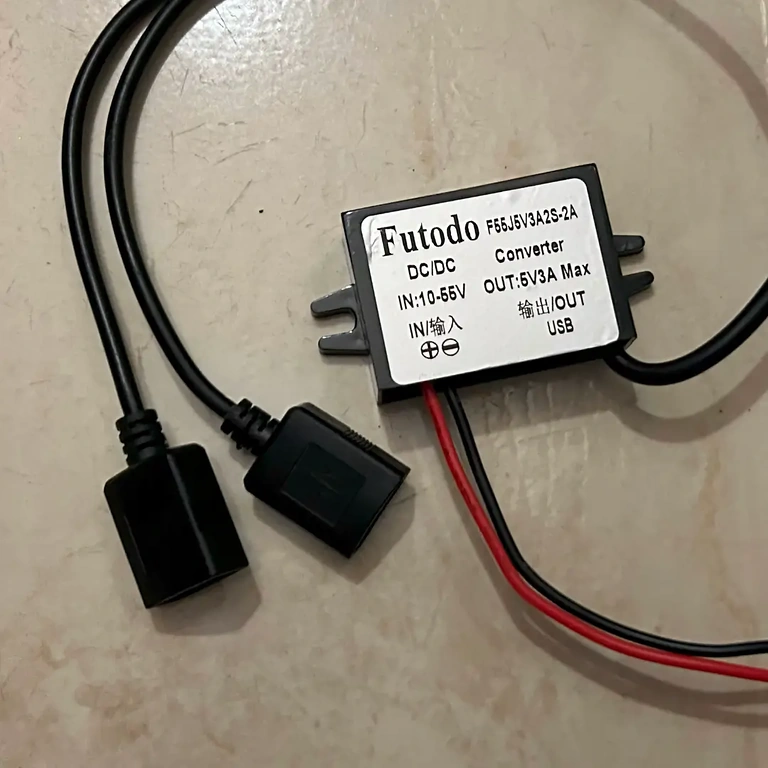 Topelt USB pordid samaaegseks laadimiseks 5V 3A