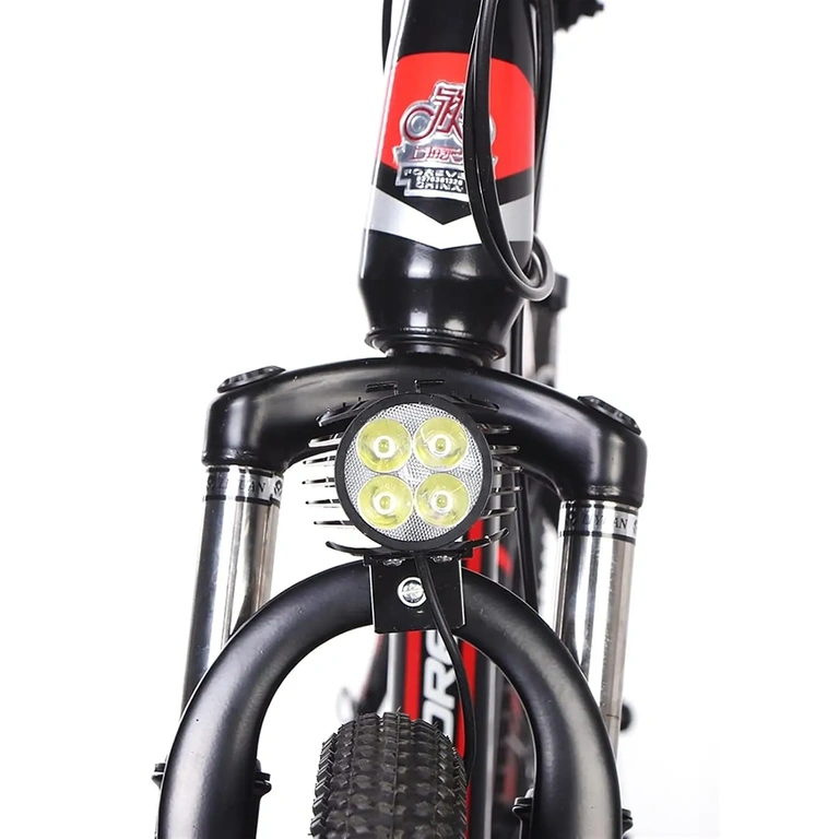 Tuli paigaldatud esiküljele elektrijalgrattal LED-esilatern paigaldatud elektrijalgratta esiküljele, eesmine vaade