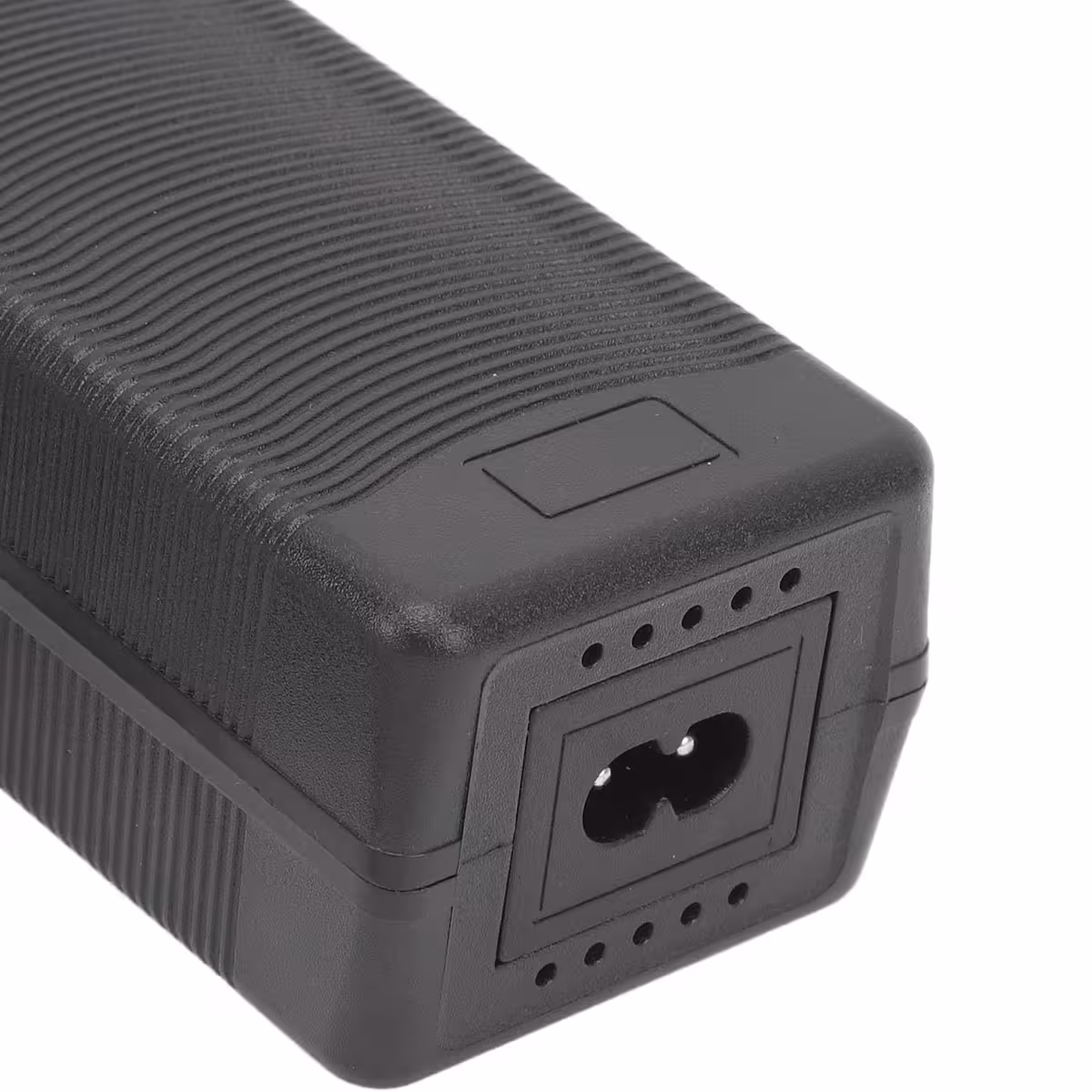 36V–42V 3A laadija vaikse ventilaatoriga kiireks jahutamiseks ja termiliseks turvaks