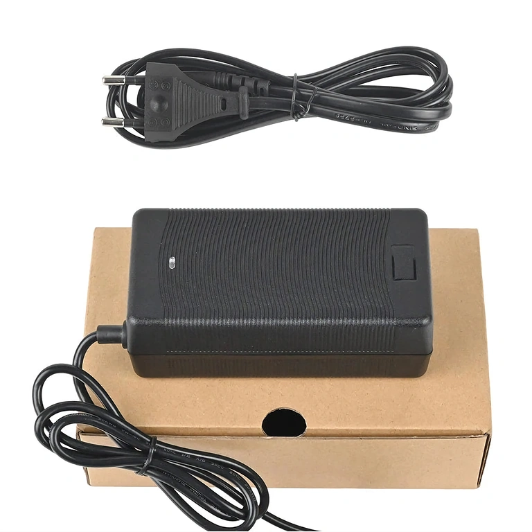 IEC C13-ühendusega laadija 48V–54.6V 2A laadija IEC C13 pistikuga, sobib Citycoco ja Harley skuutritele