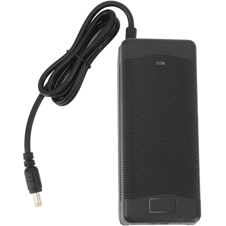 24V 2A laadija punase LED-ga laadimise ajal ja rohelisega täislaetuna