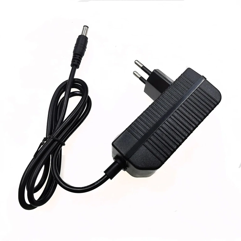 16,8V Li-Ion laadija – muudetav nurk 16.8V Li-Ion 2A laadija – pilt muutuva nurga alt, kompaktsed ja kaasaskantavad omadused 14.4V akudele