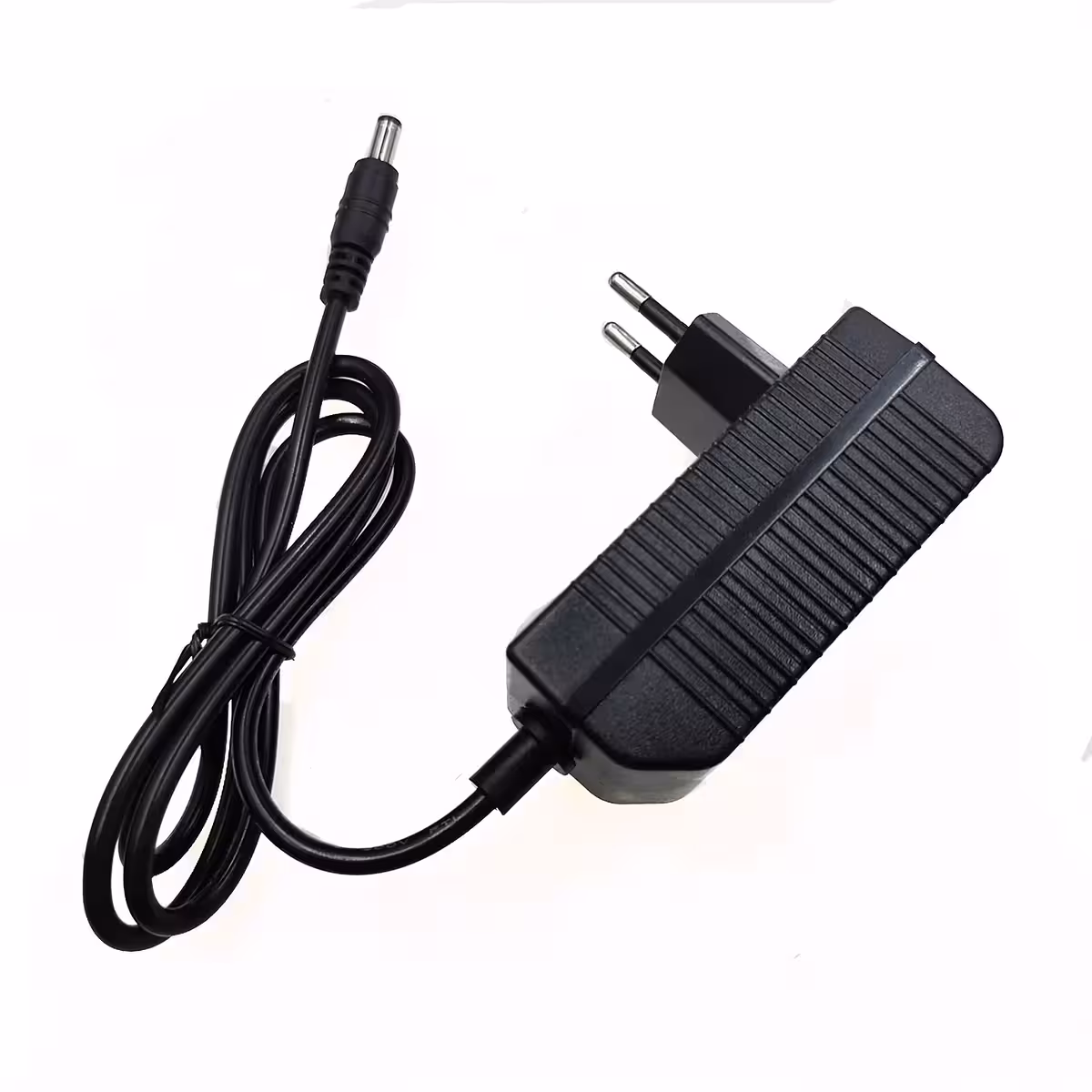 16.8V Li-Ion 2A laadija – pilt muutuva nurga alt, kompaktsed ja kaasaskantavad omadused 14.4V akudele