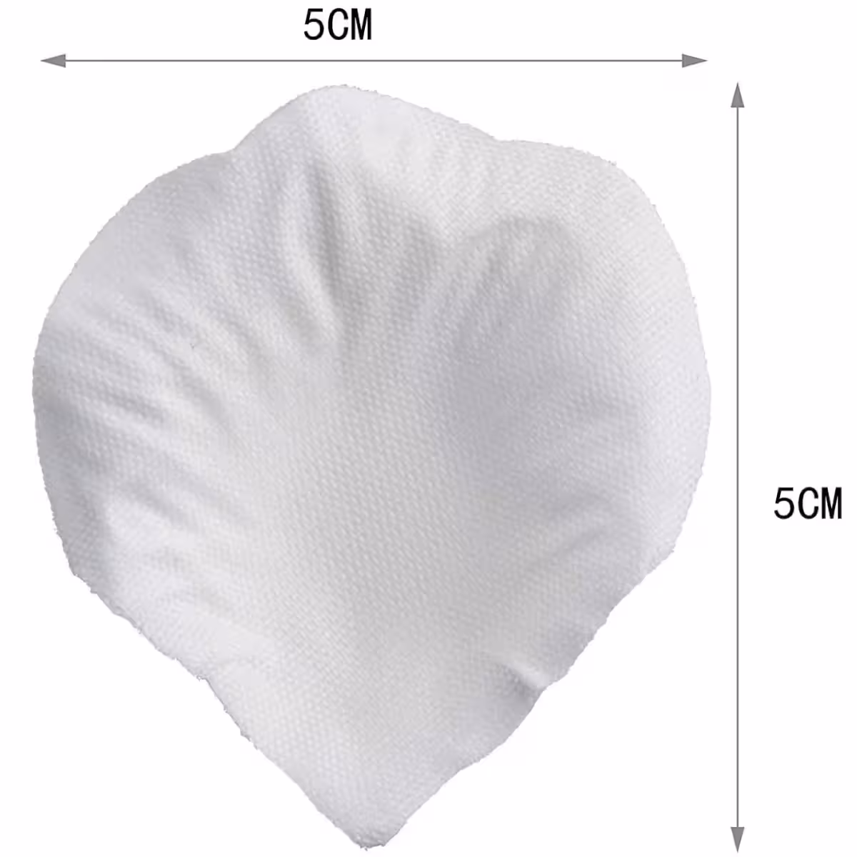 Detailne pilt kunstlikest valgetest õielehtedest tekstiilmaterjalist