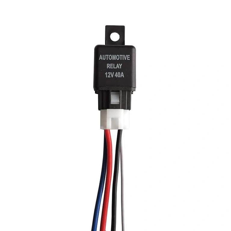 12V 4-pinniline auto relee 40A sokliga, selge esikülg