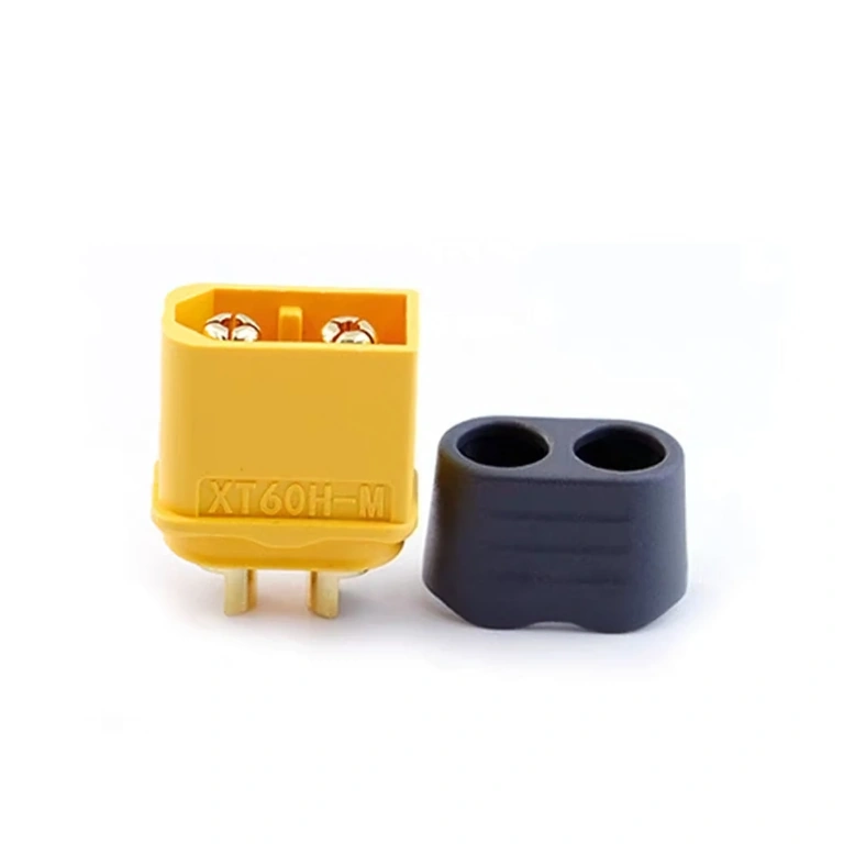 Lähivaade esimestest 5 XT60H isast pistikust komplektis