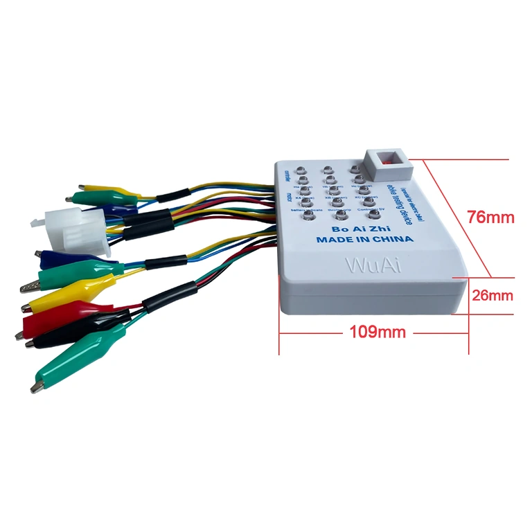 Aku ühendatud universaalse testeriga kontrolleri kontrollimiseks