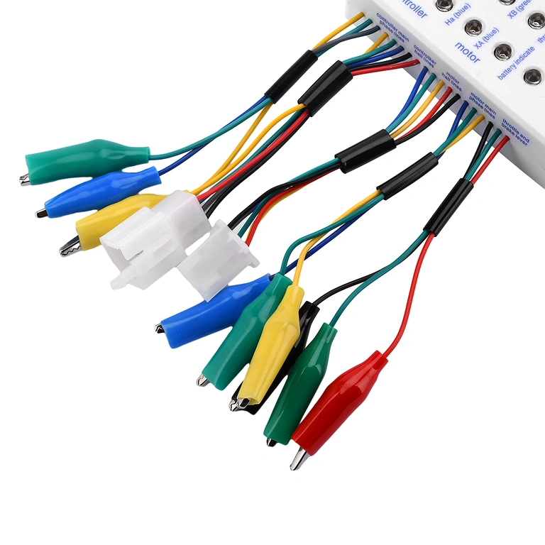 Mootori faasijuhtmed ühendatud universaalse testeriga